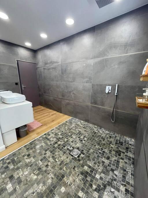 La Villa Jujubes Avec Piscine Chauffee - 5 Chambres Spacieuses Le Bois de Nefles  외부 사진