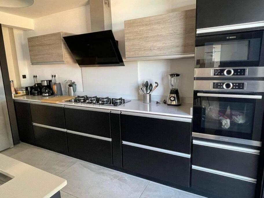 La Villa Jujubes Avec Piscine Chauffee - 5 Chambres Spacieuses Le Bois de Nefles  외부 사진